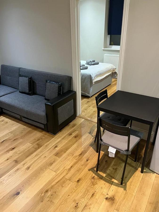 Lovely 1 Bedroom Apartment With On Street Parking Londres Exterior foto