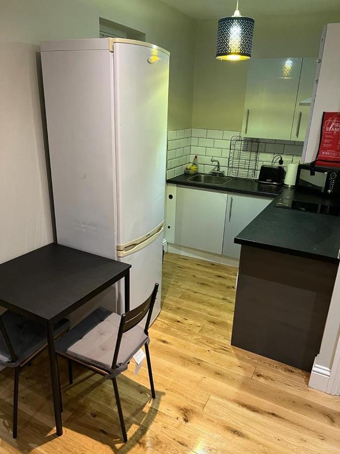 Lovely 1 Bedroom Apartment With On Street Parking Londres Exterior foto