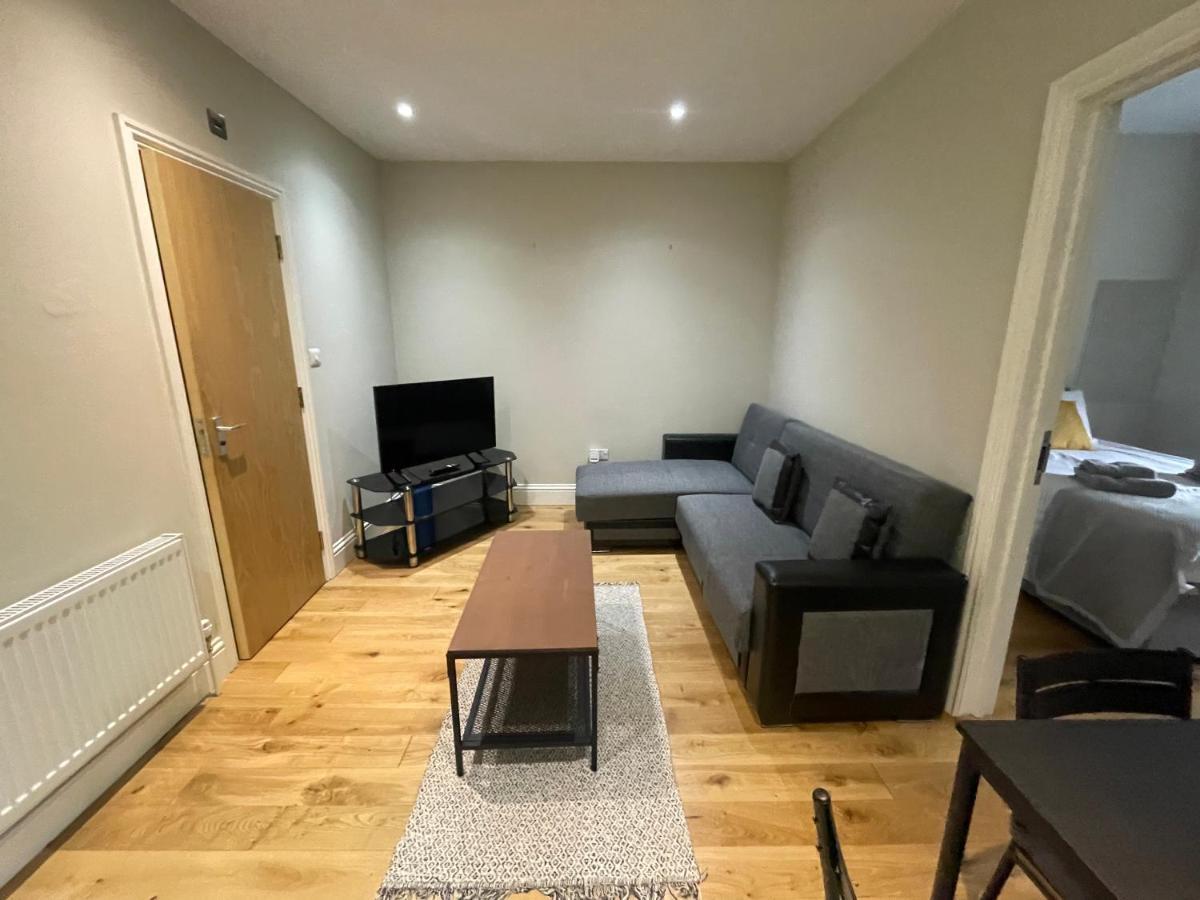 Lovely 1 Bedroom Apartment With On Street Parking Londres Exterior foto